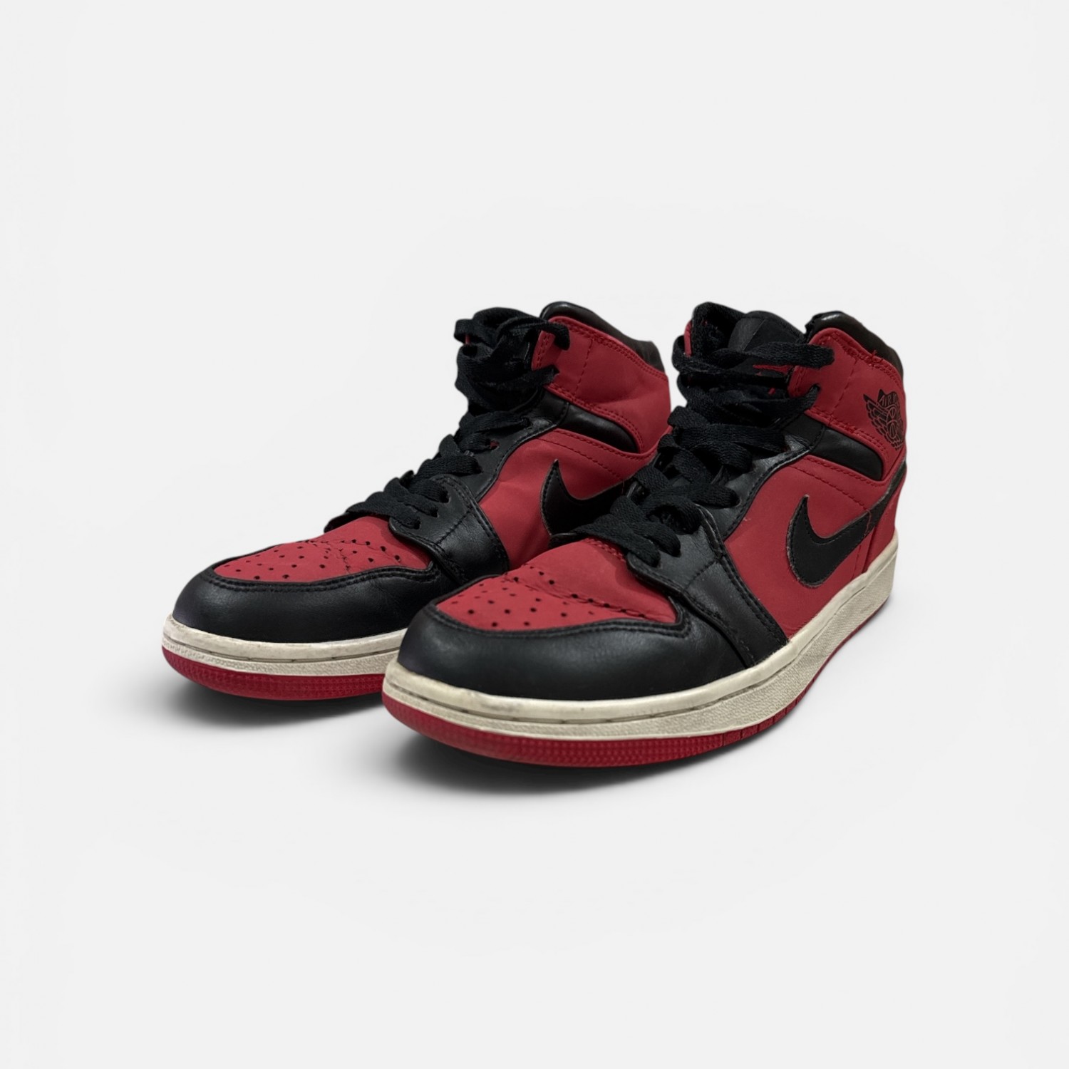 Air Jordan 1 High “Bred”
